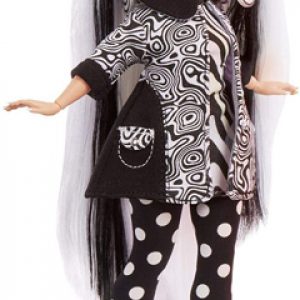 صورة ال. او. ال سربرايز او.ام.جي. دمية سنوليشس العصرية بزي الشتاء مع شقيقتها