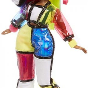 صورة ال. او. ال سربرايز او.ام.جي. دمية سنوليشس العصرية بزي الشتاء مع شقيقتها