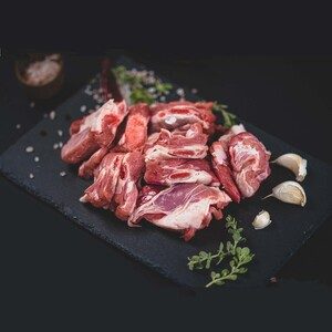 لحم عجل محلي بالعظم 500 جم تقريباً