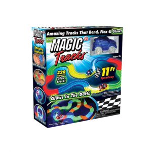 صورة مضمار السباق بمسارات سحرية تضيء في الظلام