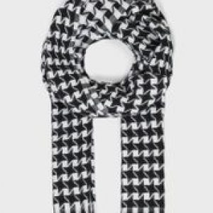 جينجر
Large Dogtooth Scarf 

43 ر.س
 
15 ر.س
65% خصم