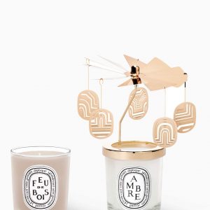 ديبتيكمجموعة كاروسيل مع شمعتي فو دي بوا وأمبر بإصدار محدود774‏ ر.س.